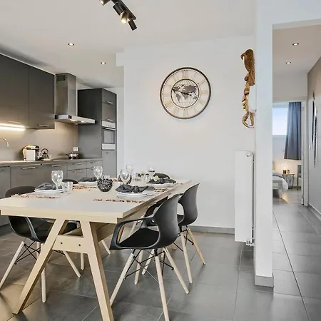 Apartment Unique 3-bedroom With Parking In The Heart Of *