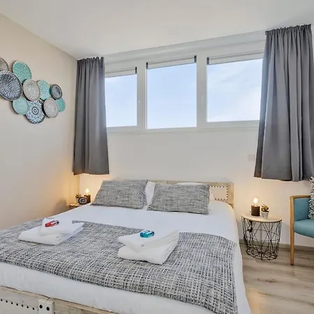 Apartment Unique 3-bedroom With Parking In The Heart Of