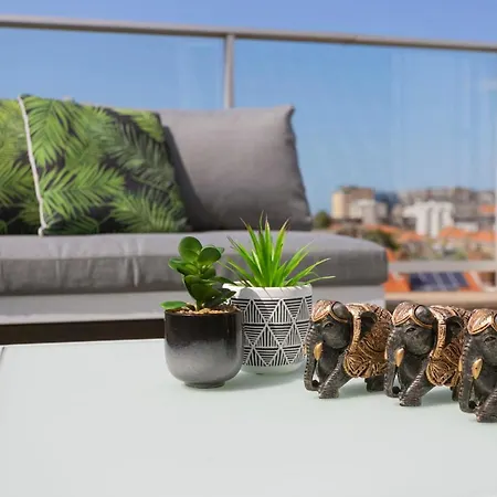 Apartment Unique 3-bedroom With Parking In The Heart Of