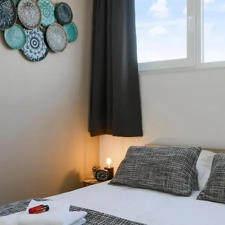 Unique 3-bedroom With Parking In The Heart Of * Ostend